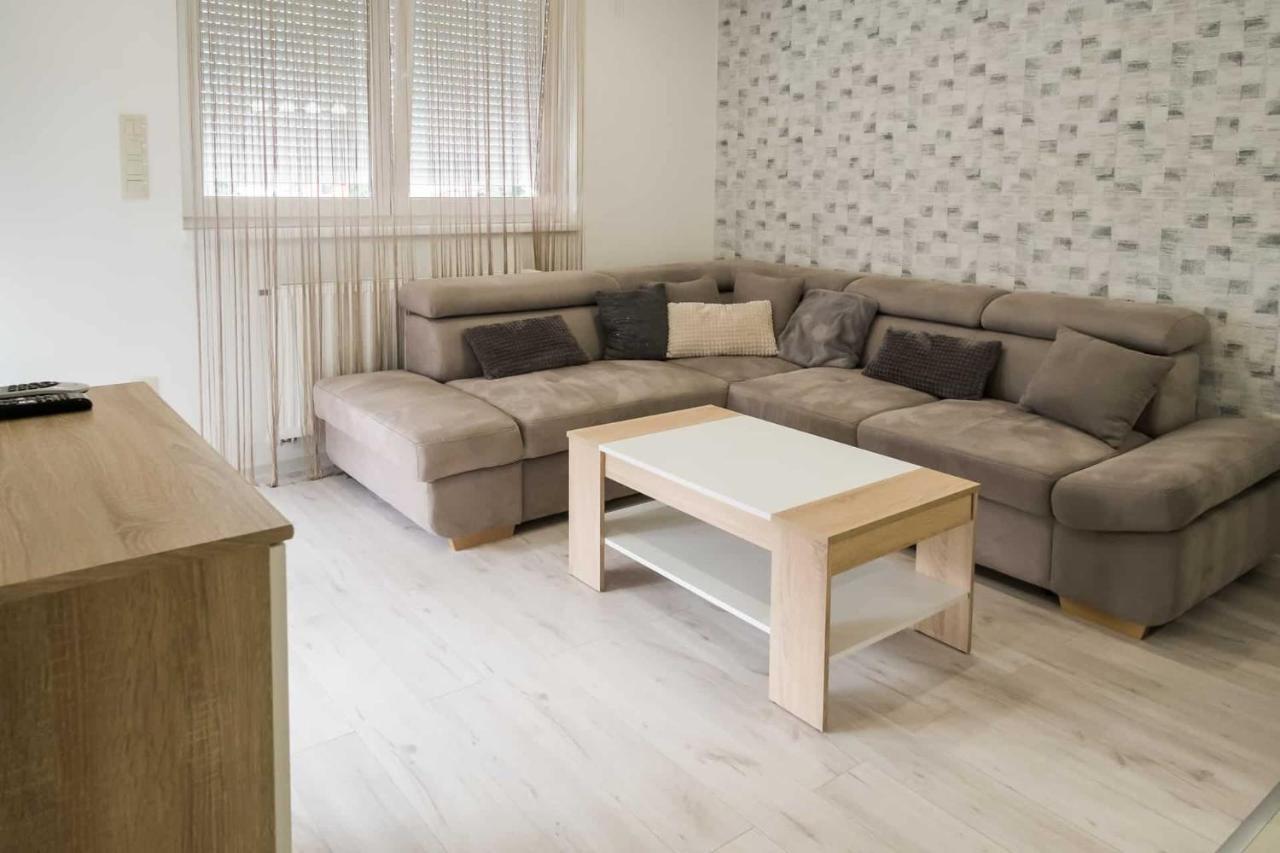 Devai-Lux Apartman Sarvar Exterior photo